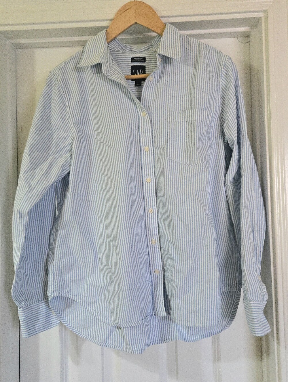 GAP Perfect Shirt Women's Blue & White Striped Long Sleeve Button-Down Large